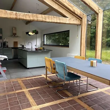 Villa Op Ruim Een Hectare Prive Grond *