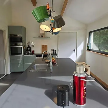 Op Ruim Een Hectare Prive Grond Villa *
