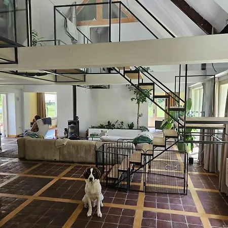 Villa Op Ruim Een Hectare Prive Grond *