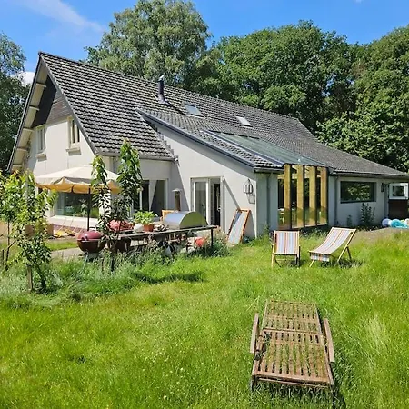 Op Ruim Een Hectare Prive Grond Villa