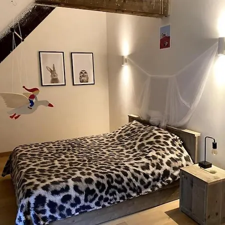 Op Ruim Een Hectare Prive Grond Villa *
