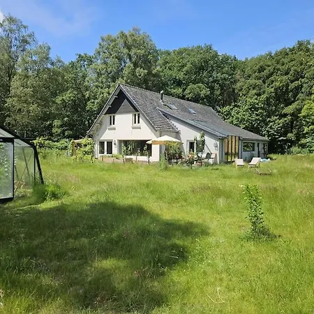 Op Ruim Een Hectare Prive Grond