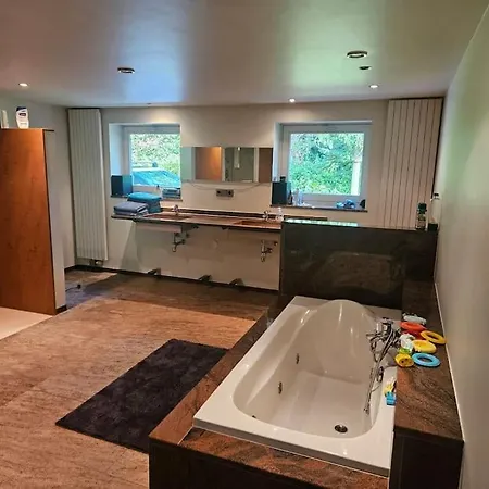 Villa Op Ruim Een Hectare Prive Grond